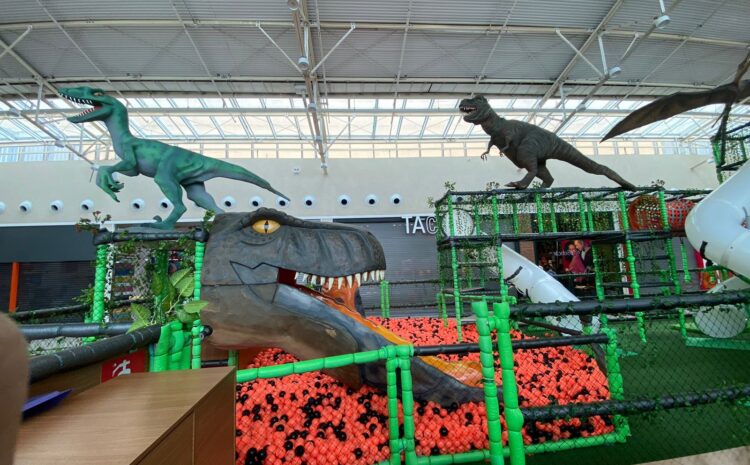 O mundo dos dinossauros invade o Shopping Plaza Macaé