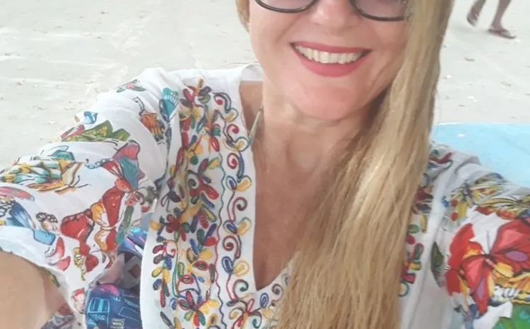 Débora Campos Bessa, de 53 anos, foi morta com diversas facadas dentro de casa, em Casimiro de Abreu — Foto: Reprodução Instagram