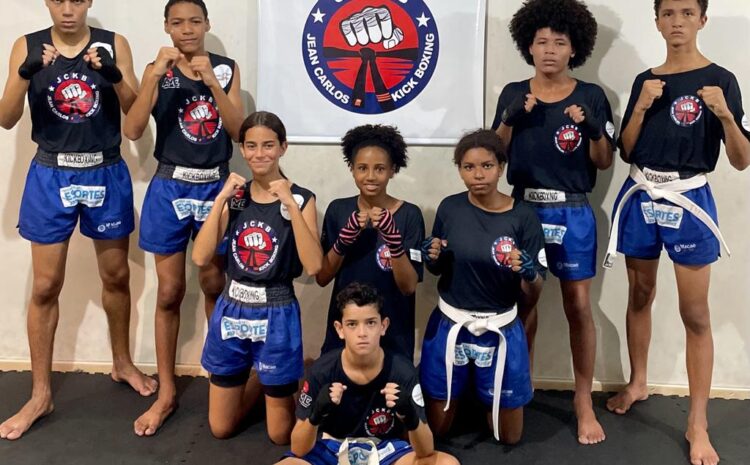  Atletas macaenses se destacam no Kickboxing