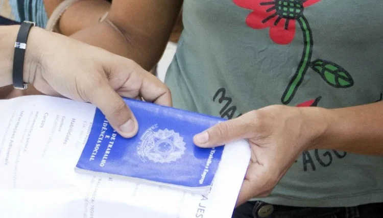  Rio oferece quase 2 mil vagas de emprego e estágio