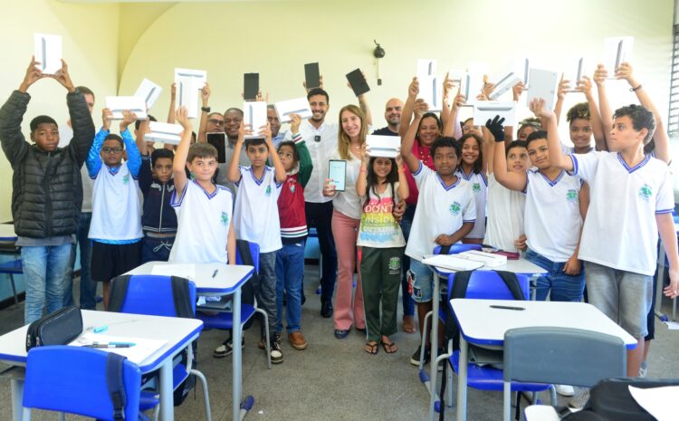  Quissamã inicia entrega de mais de 1,2 mil tablets para alunos da rede municipal