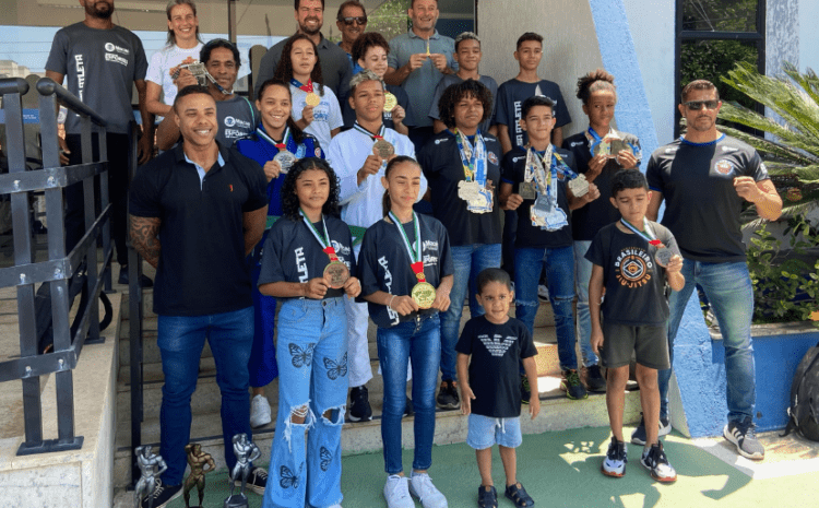 Prefeito recebe atletas medalhistas e integrantes do Bolsa Atleta – Foto: Márcio Siqueira