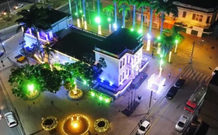 O centenário prédio terá luzes e decoração para as festas de final de ano