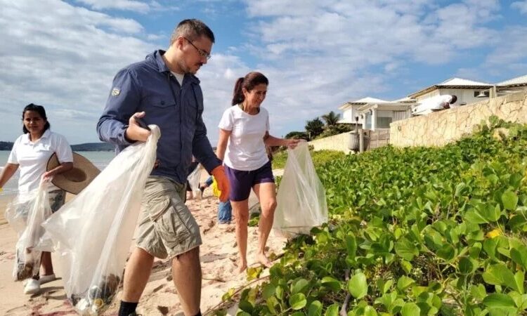 Mutirão de Limpeza da AMANRASA em Búzios reforça compromisso ambiental