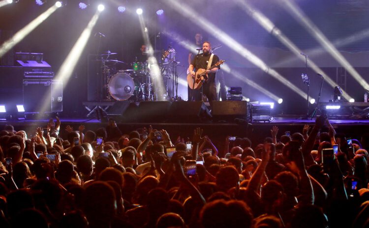 Fernandinho canta e encanta público na primeira noite do AdoraSom