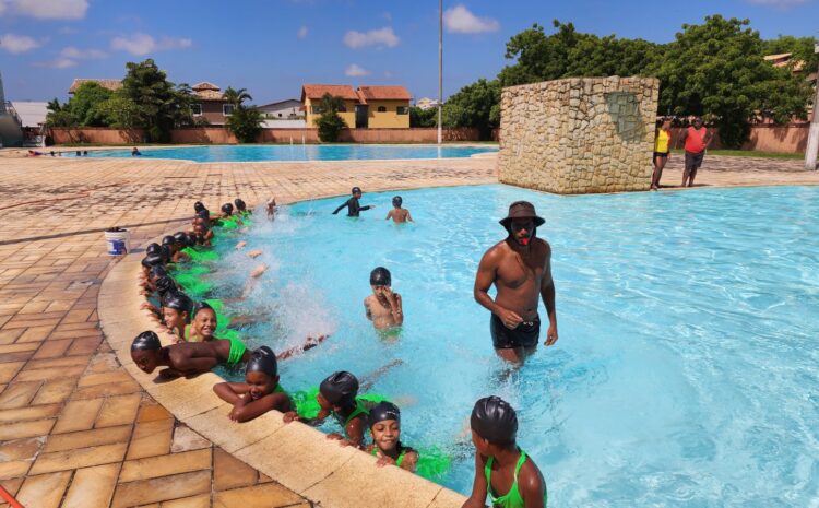  Alunos da Escola Felizarda Maria iniciam aulas de natação