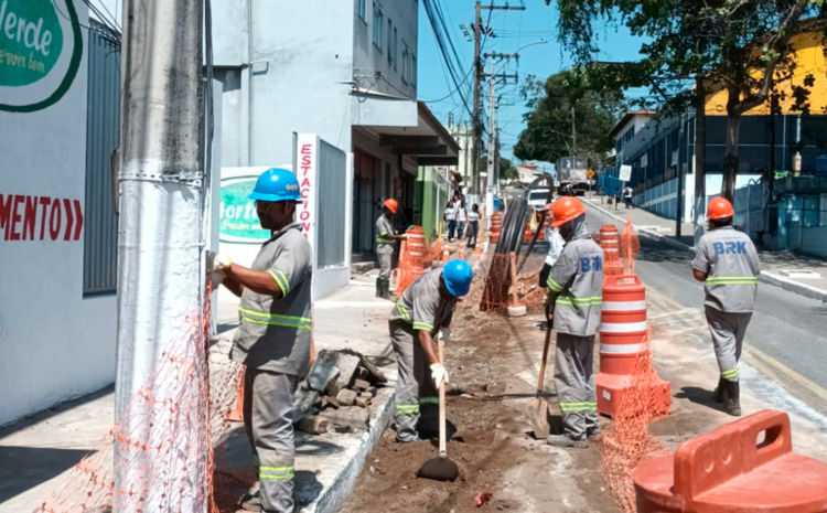 Rua Luis Alves de Lima e Silva, no Jardim Santo Antônio, segue em obras para instalação de redes