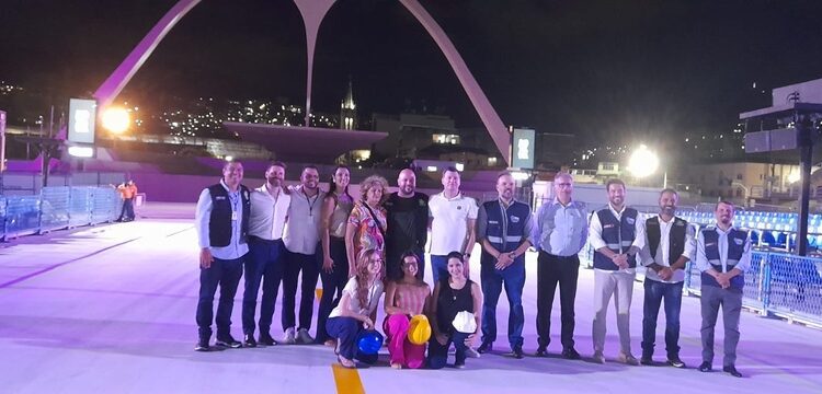  Engenheiros portugueses visitam bastidores do Sambódromo e se impressionam com a engenharia do Carnaval