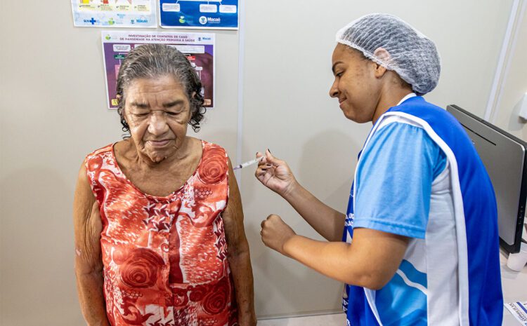 Dia D de vacinação contra a gripe. Casa da Vacina, Macaé/RJ.