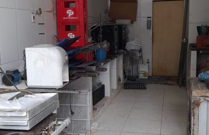 Vigilância Sanitária interdita peixaria em Rio das Ostras por irregularidades