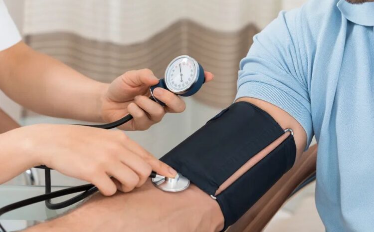 Hipertensão arterial pode impactar a sua saúde bucal: você sabe quais são os sintomas?